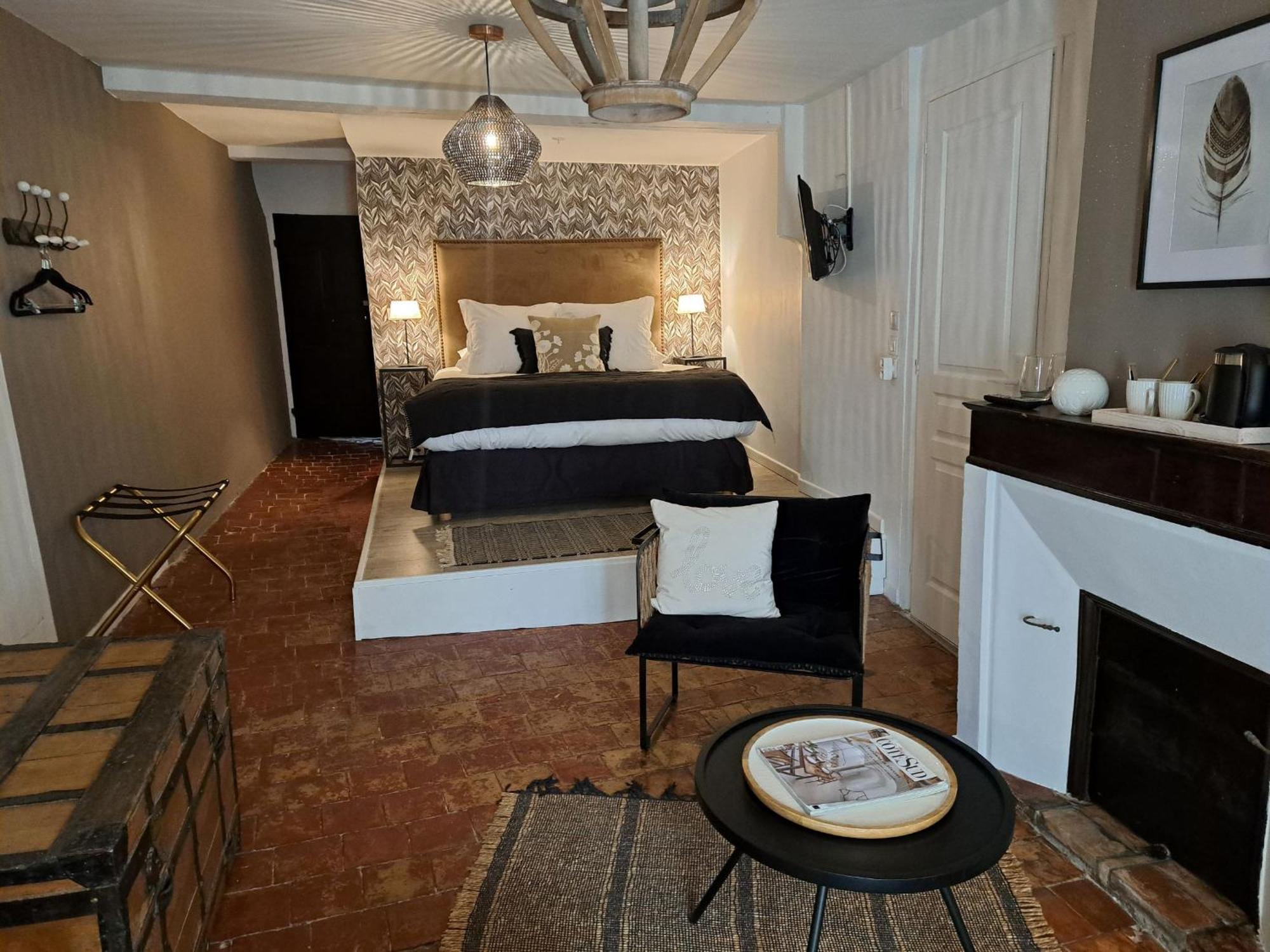 Hotel Le Patio De Sophie Sisteron Quarto foto